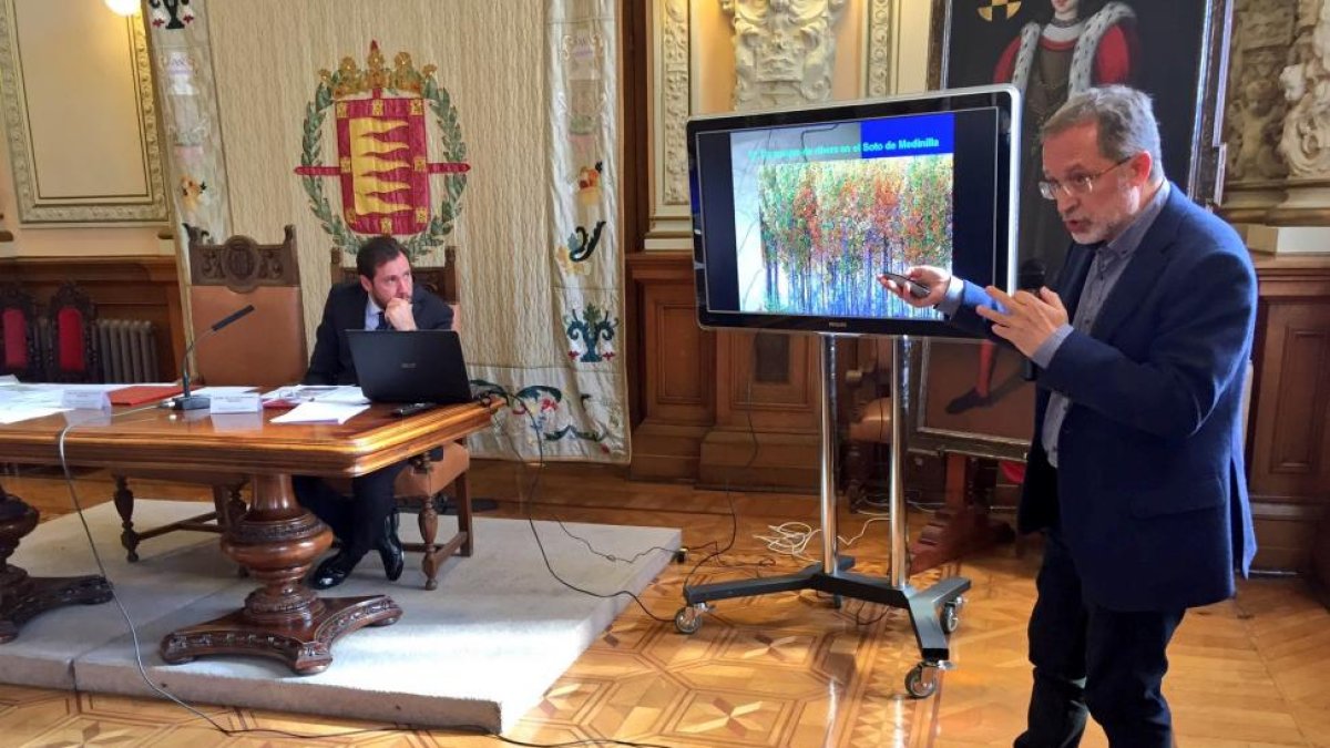 Manuel Saravia y Óscar Puente durante la presentación del PGOU.- ICAL