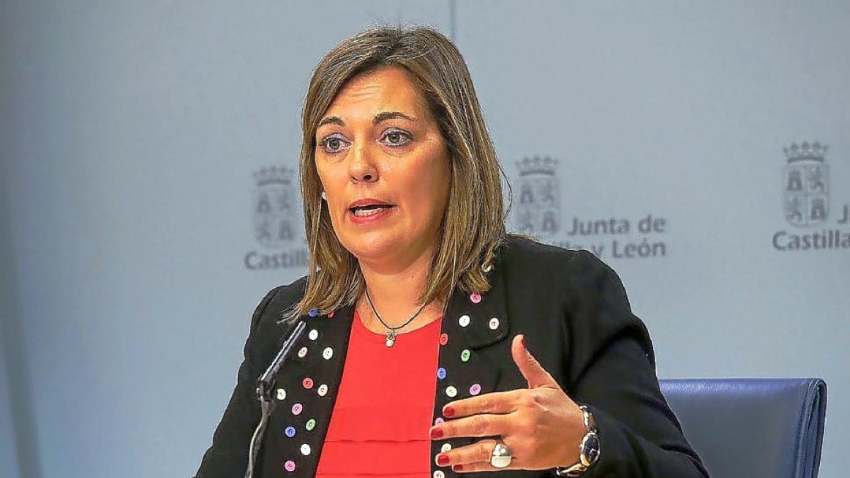 La portavoz del Ejecutivo, Milagros Marcos, durante la rueda de prensa.-ICAL