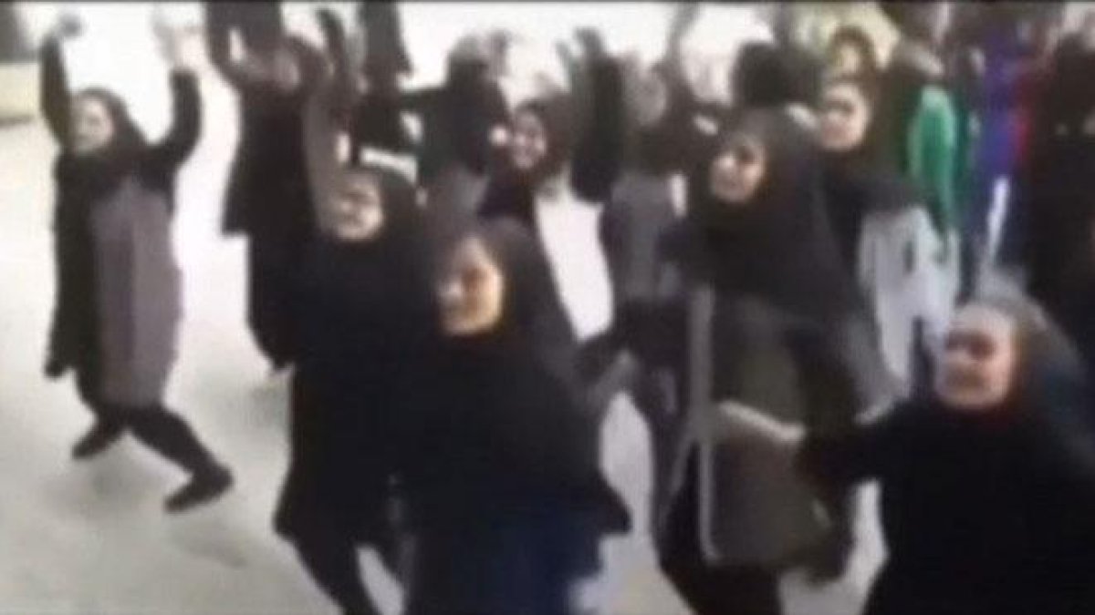 Gentleman, el baile tabú en las escuelas que revoluciona Irán.-EFE