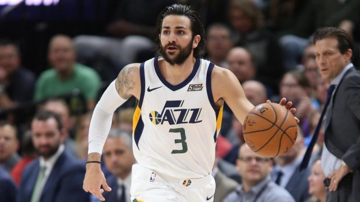 Ricky Rubio controla un balón en el partido frente a los San Antonio Spurs-GEORGE FREY