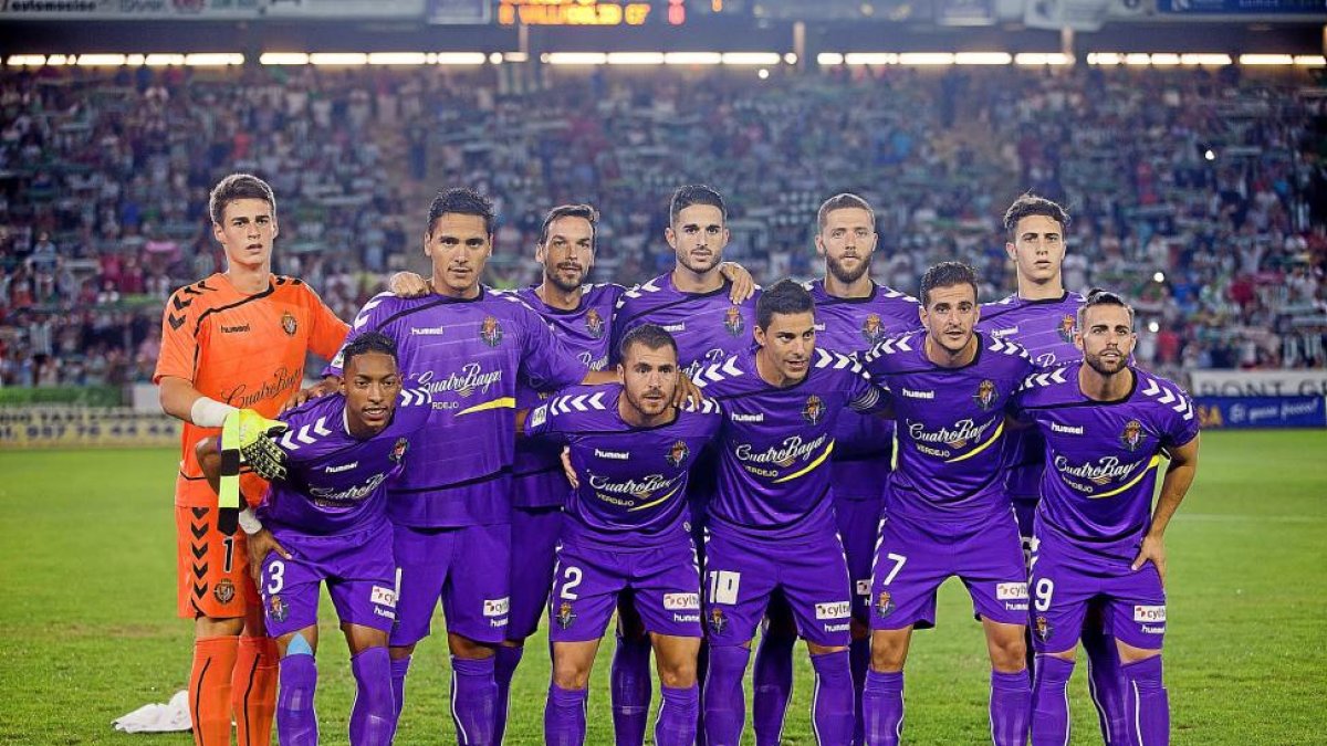 Alineación del Real Valladolid en Córdoba en la primera jornada de Liga.-EL MUNDO