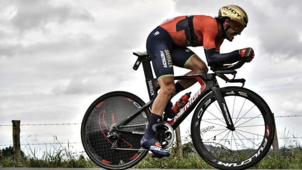 Jon Izagirre durante la contrarreloj de este sábado en el Tour de Francia.-AFP/ MARCO BERTORELLO