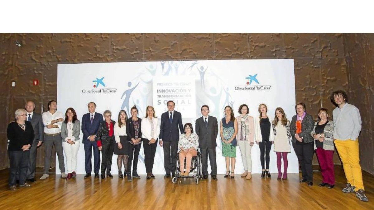 Foto de familia de los galardonados con los premios 'la Caixa' a la Innovación y Transformación Social-Ical