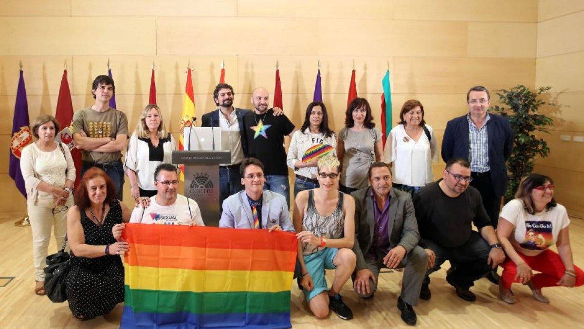 Las asociaciones en defensa de lesbianas, gays, transexsuales, bisexsuales y más de Castilla y León presentan los resultados de la Campaña Municipios por la igualdad LGTB+, en la que piden al la Junta que apruebe una Ley de Igualdad Social LGTB+-ICAL