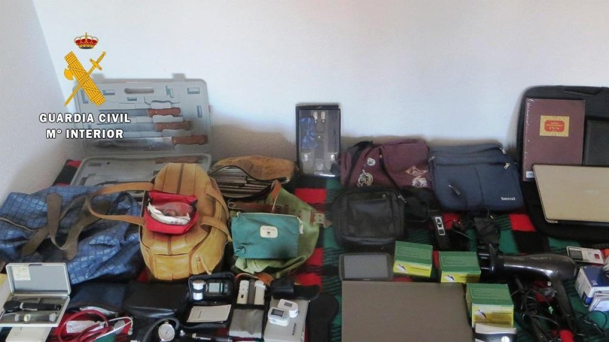 Detenido en Benavente por robar en el interior de diez vehículos-GUARDIA CIVIL
