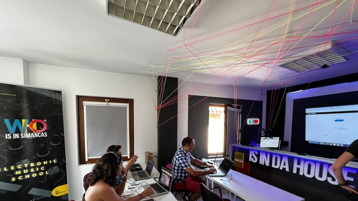 Escuela de DJ. - E.M.