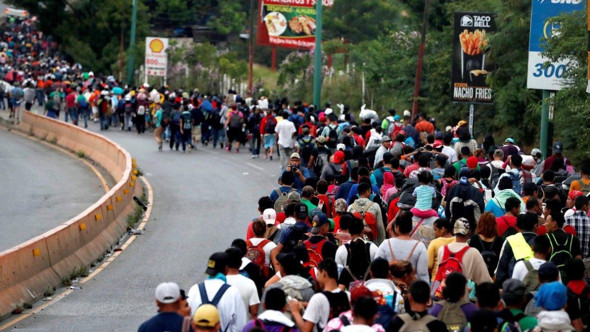 Caravana de migrantes atraviesa Guatemala-EFE