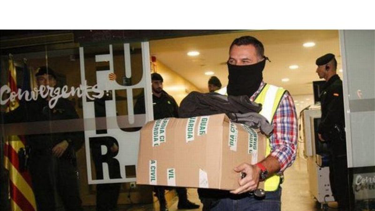 Registros en la sede de Convergència.-QUIQUE GARCÍA / EFE