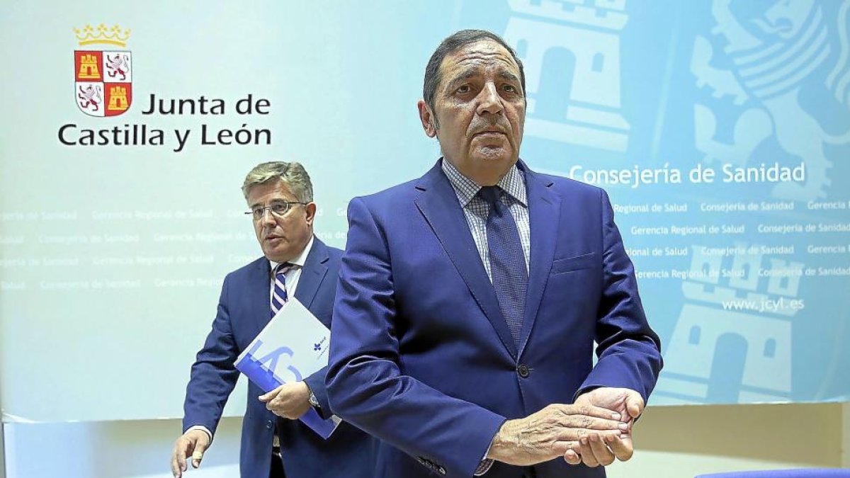 El consejero de Sanidad, Antonio Sáez Aguado, durante la presentación de los datos de las listas de espera en la Comunidad.-ICAL
