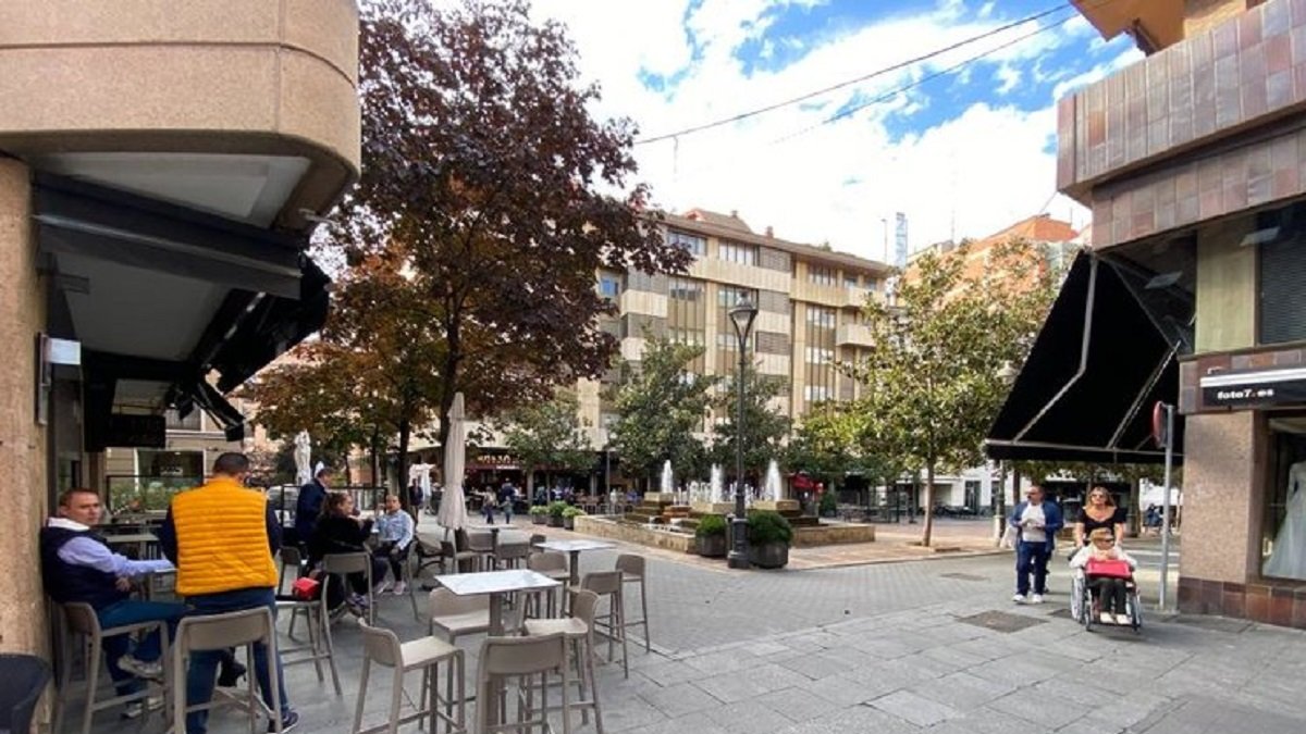 Terrazas en la plaza del Coca. | E. M.
