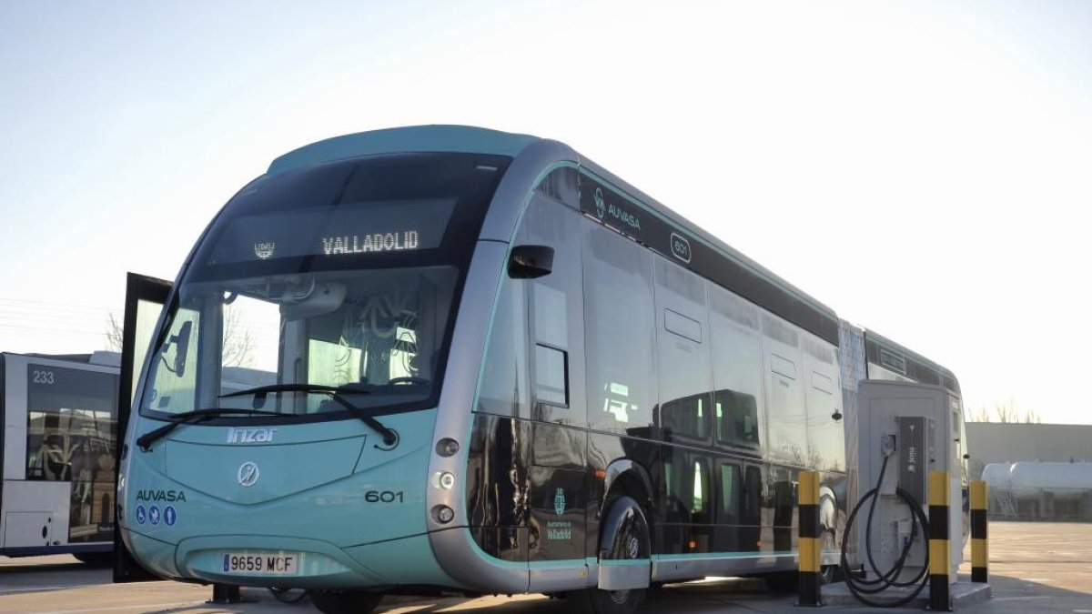 Imágenes de las pruebas que se han realizado con los nuevos autobuses eléctricos de Auvasa en Valladolid.-PHOTOGENIC
