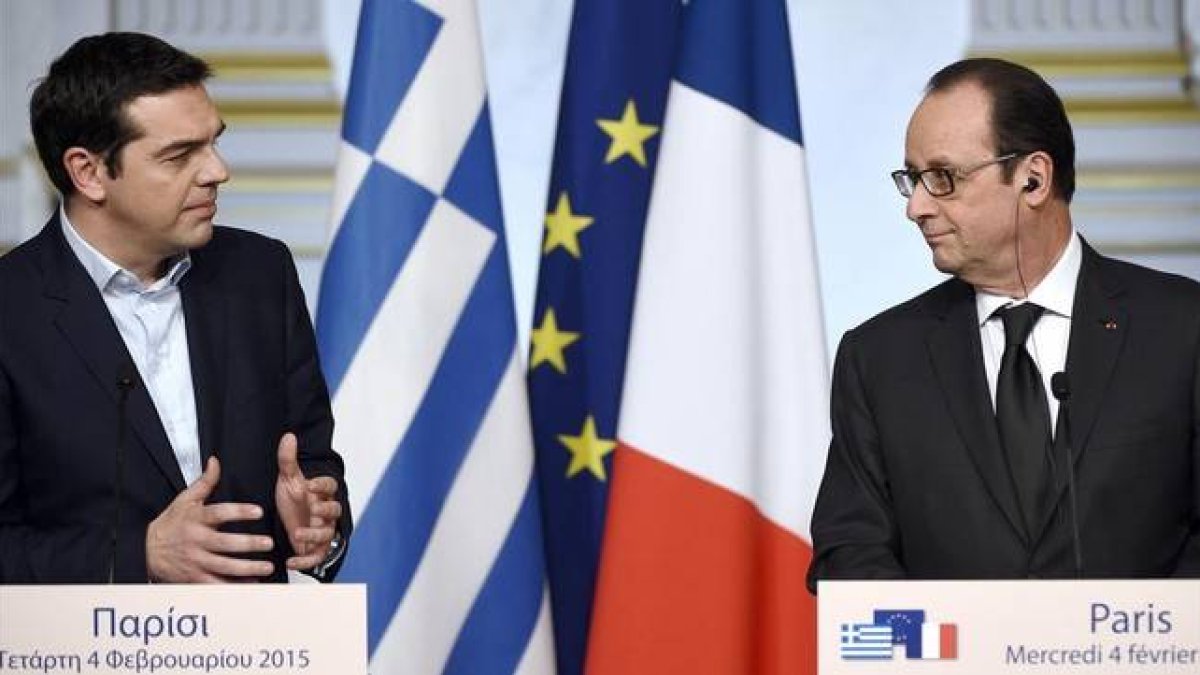 Tsipras (izquierda) y Hollande, en la declaración ante la prensa.-Foto: AFP / MARTIN BUREAU