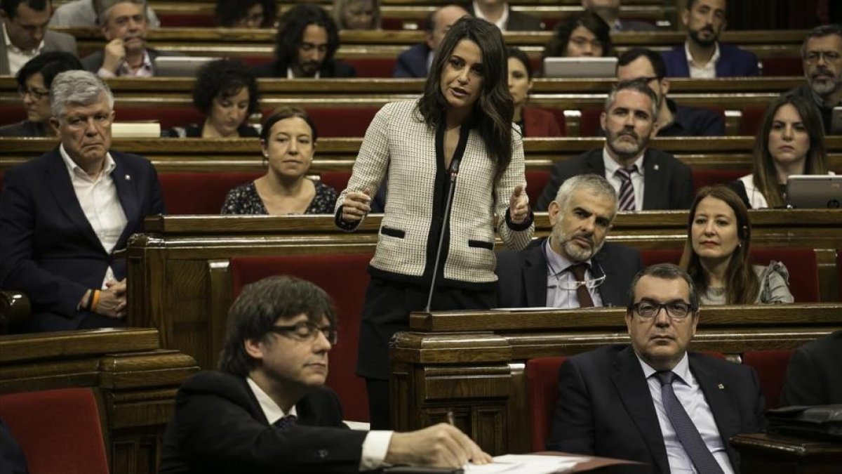 La líder de la formación naranja, Inés Arrimadas, en el Parlament.-JOAN CORTADELLAS