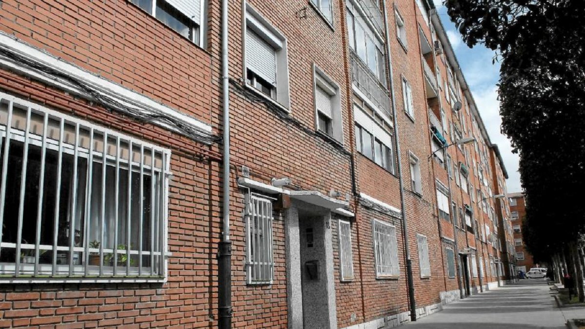 Imagen de archivo de un grupo de viviendas en un barrio de Valladolid-EL MUNDO