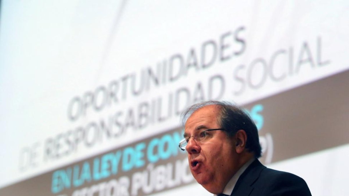 Juan Vicente Herrera, durante su intervención.-ICAL