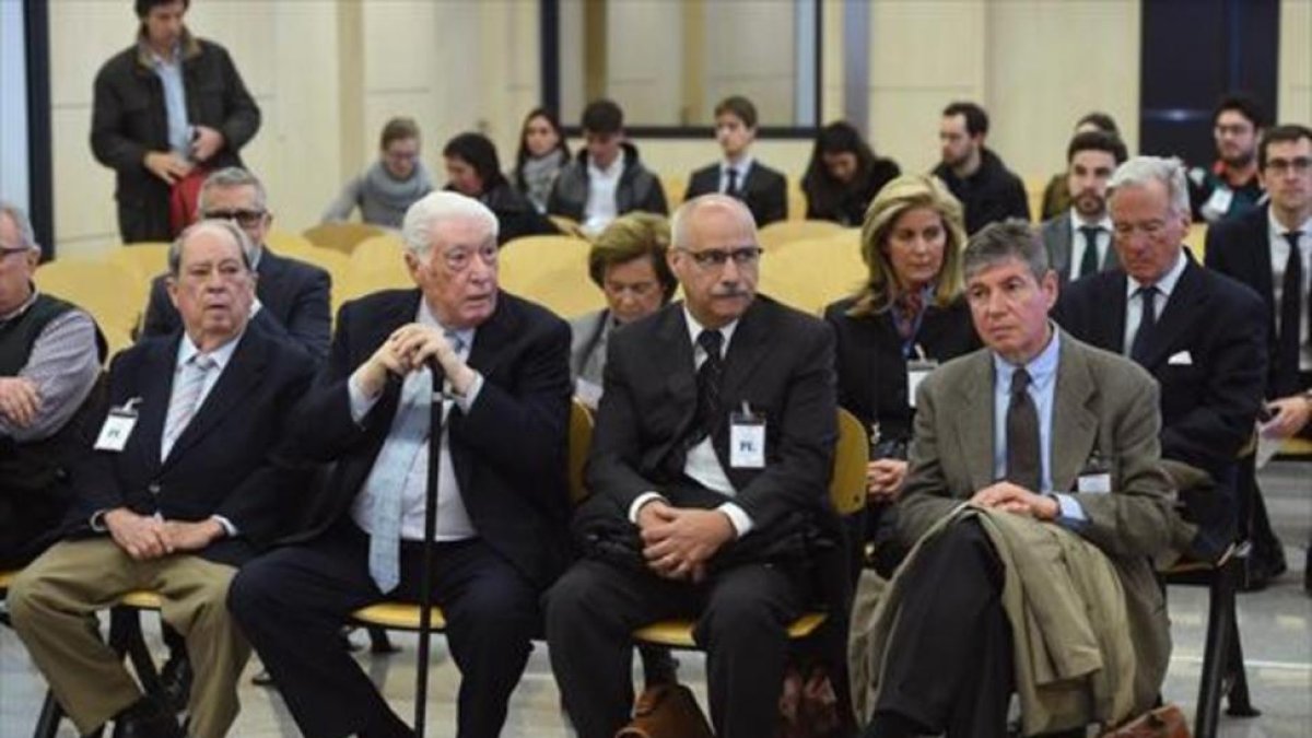 El banquillo de los principales acusados del caso Pretoria, de izquierda a derecha, Prenafeta, Alavedra, García y Muñoz.-FERNANDO VILLAR (EFE)