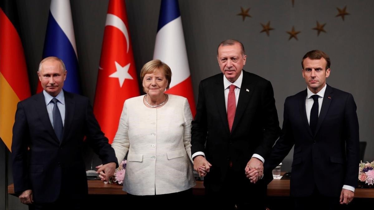 De izquierda a derecha_el presidente ruso, Vladimir Putin, la cancillera alemana, Angela Merkel, y los presidente turco, Recep Tayyip Erdogan, y el francés, Emmanuel Macron-REUTERS// MURAD SEZER.