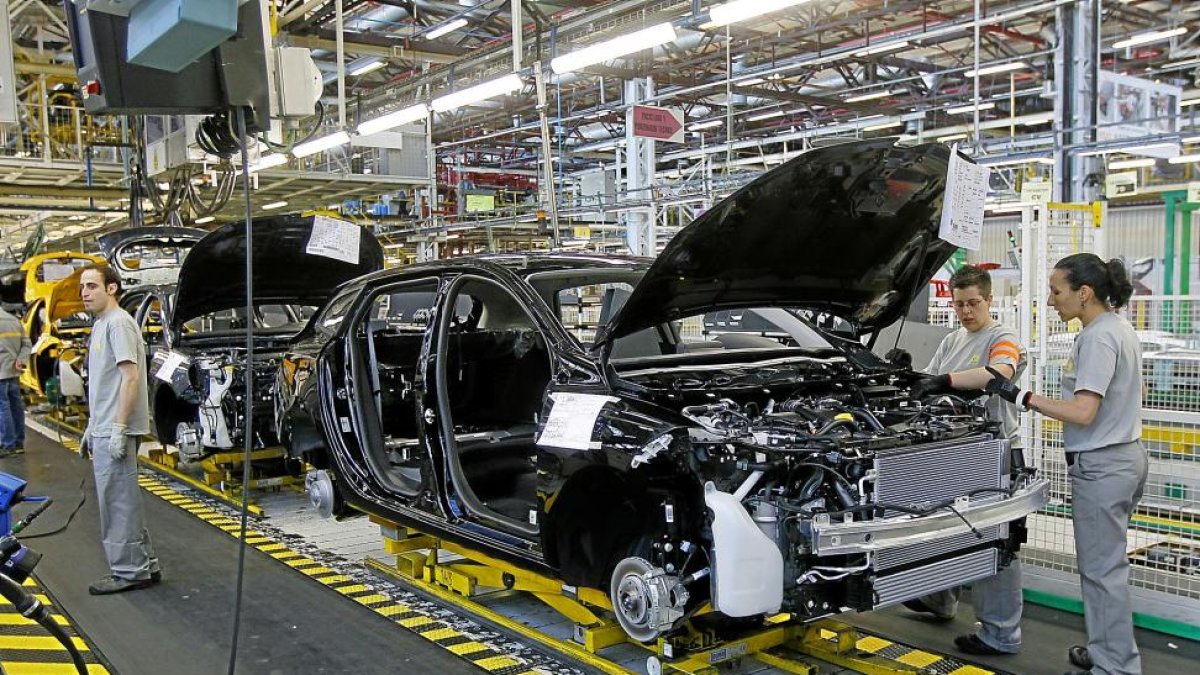 Imagen de la factoría de Renault en Palencia, una de las mayores plantas industriales de España.-J.M.LOSTAU