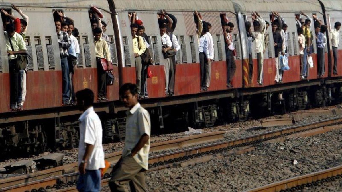 La India tiene la cuarta red ferroviaria del mundo.-REUTERS / ARKO DATTA