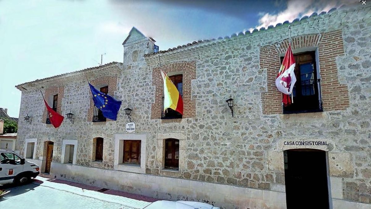 Fachada del Ayuntamiento de Quintanilla de Onésimo.-GGL SW