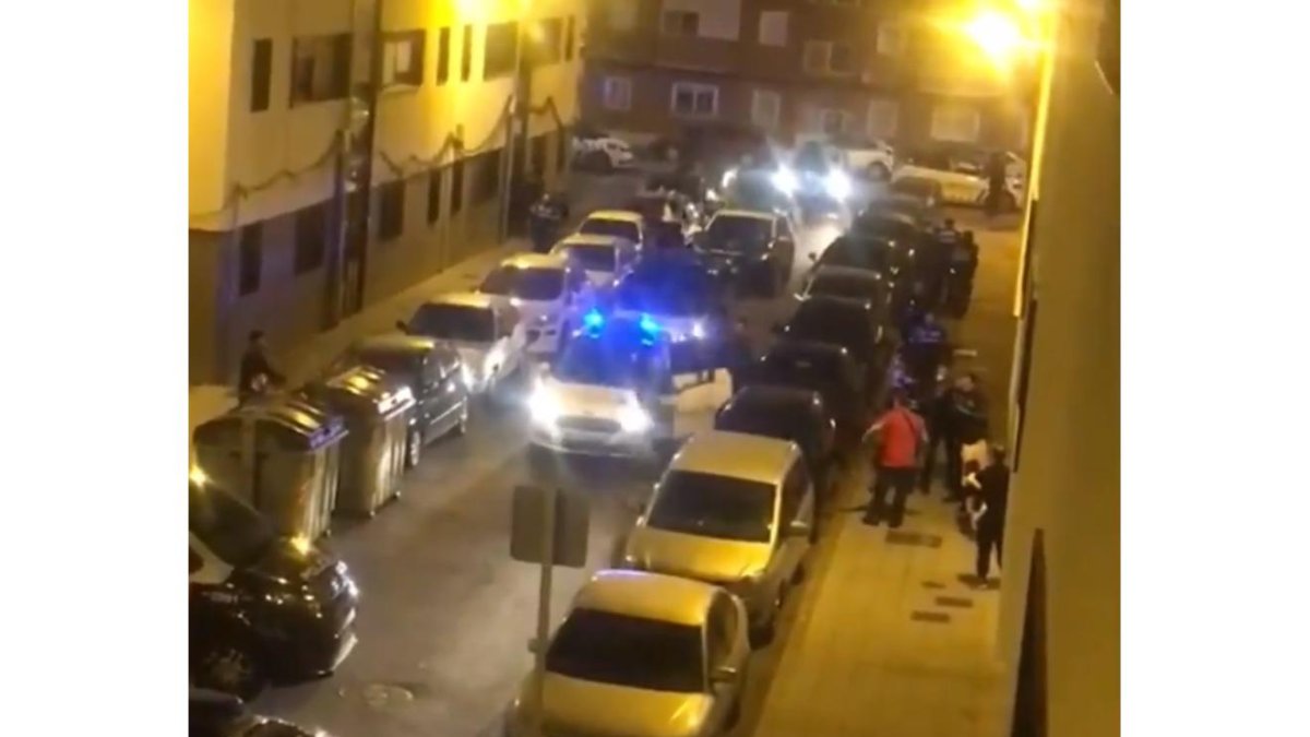 Intervención policial ayer en el Polígono 29 de octubre.