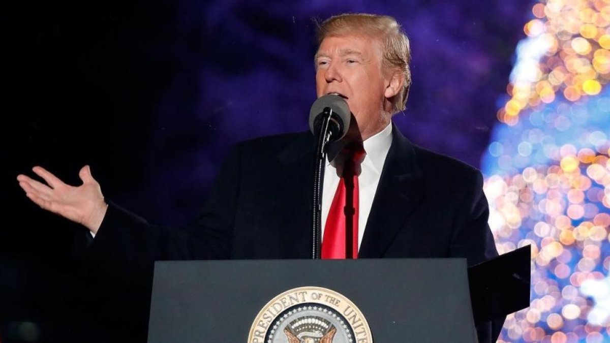 Trump en la ceremonia de encendido de las luces de Navidad, el 30 de noviembre.-/ GETTY IMAGES / PAUL MORIGI