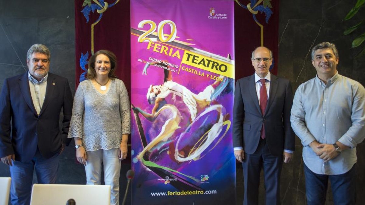 Tomás Muñoz, Josefa García Cirac, Javier Iglesiasy Manuel J. González durante la presentación.-ICAL