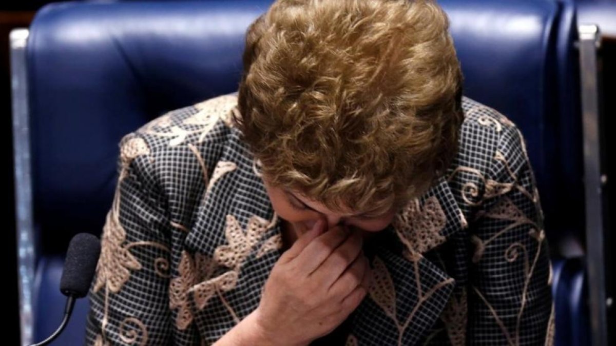 La presidenta suspendida del Brasil, Dilma Rousseff, acude a la última sesión debate del juicio político que debe determinar si continúa o no en el poder.-REUTERS / UESLEI MARCELINO
