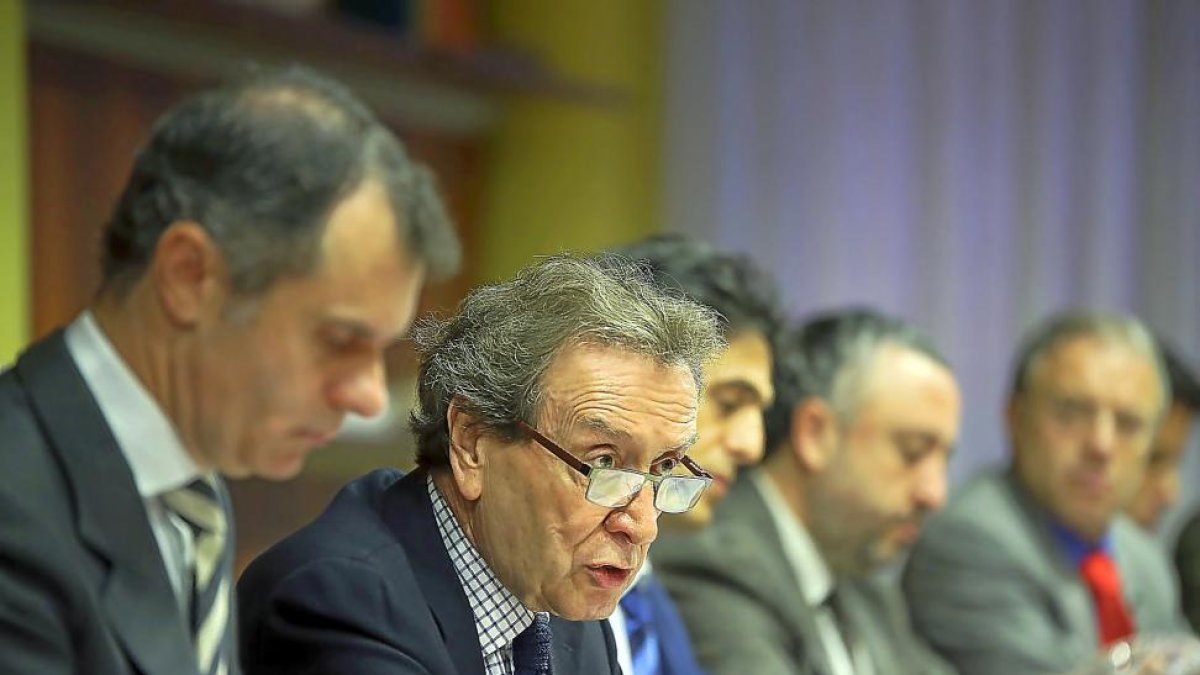El vicepresidente de la Junta y consejero de la Presidencia, durante el Consejo de Cooperación para el Desarrollo.-ICAL