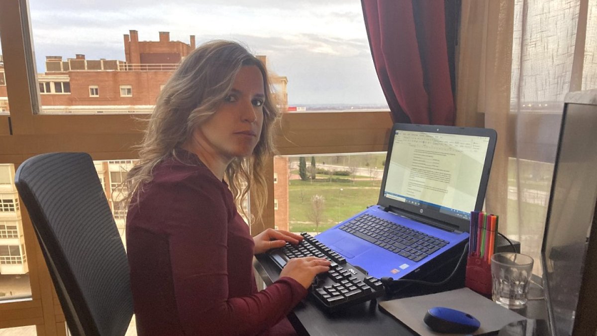 Lara Alonso se plantea regresar a Zamora y trabajar en  remoto desde ahí. / E. M.