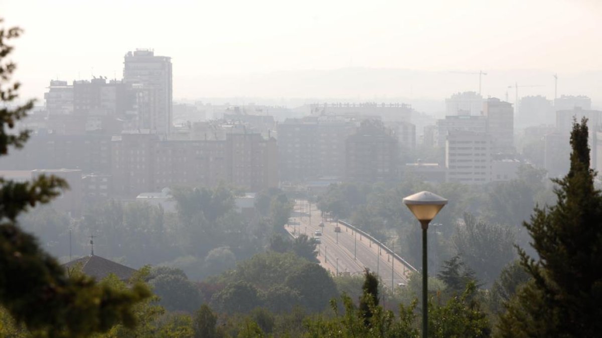 JUAN MIGUEL LOSTAU. 20/07//2022. VALLADOLID. COMUNIDAD DE CASTILLA Y LEÓN. BOINA DE HUMO SOBRE VALLADOLID POR LOS INCENDIOS EN ZAMORA.
