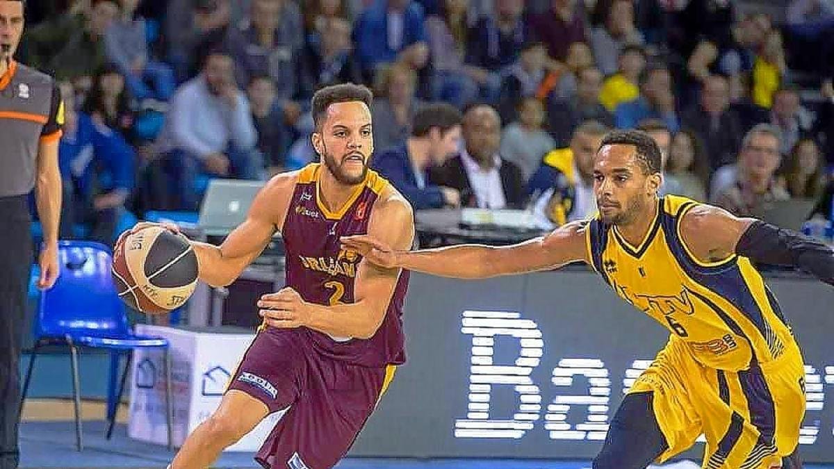 El base-escolta Jonathan Kazadi durante un partido con su anterior equipo.-EL MUNDO
