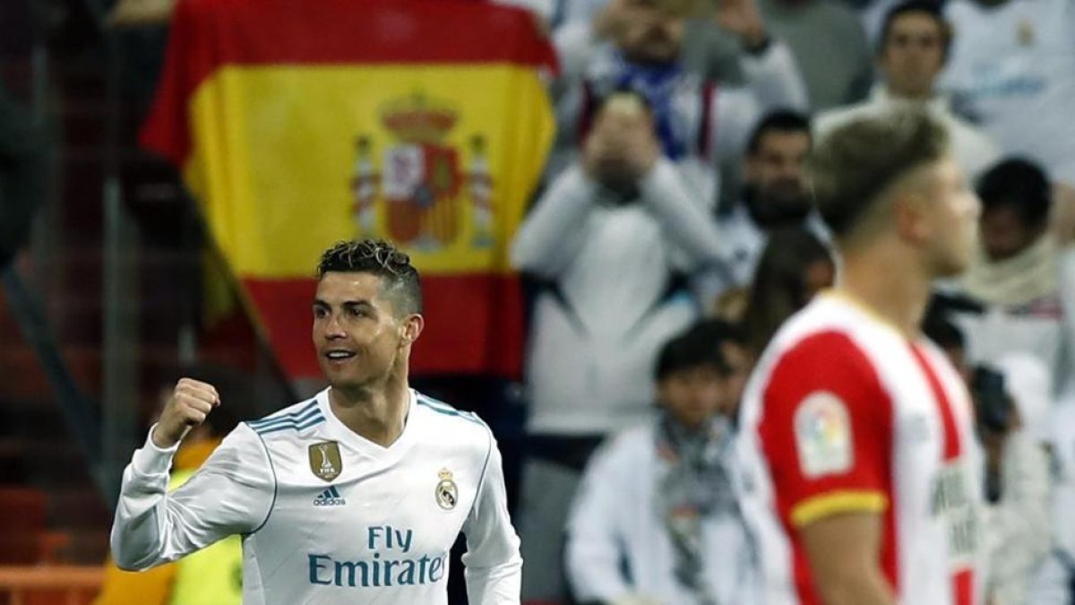 Cristiano Ronaldo celebra un gol ante el Girona.-EFE