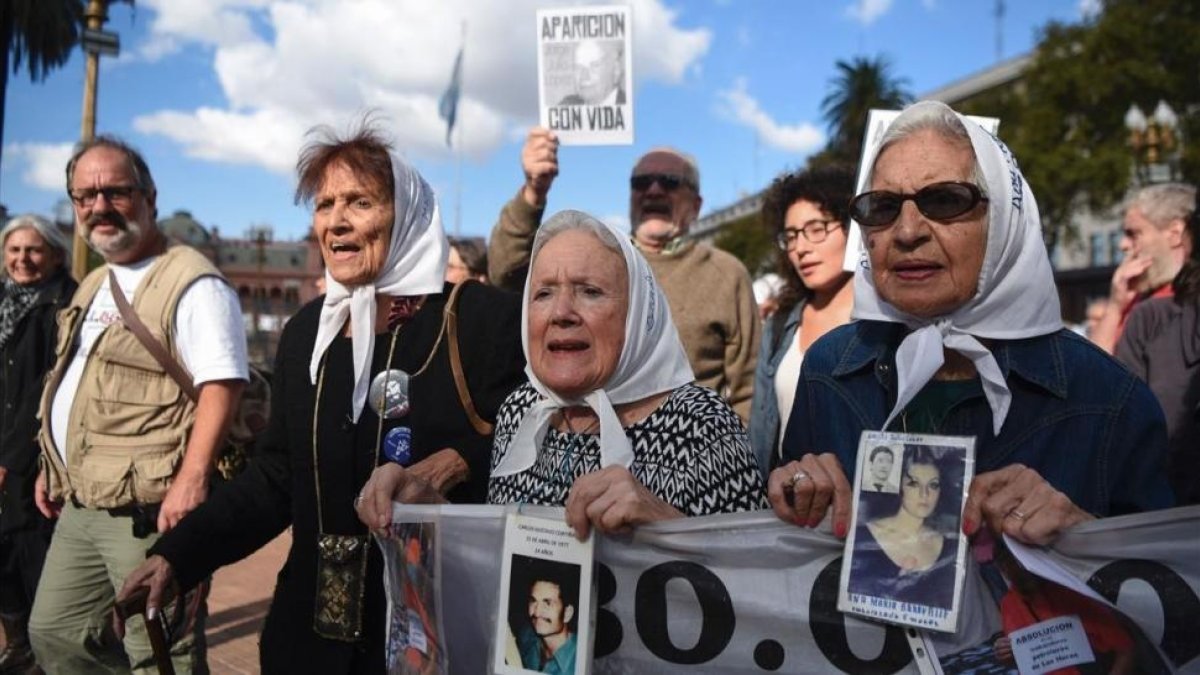 Madres de la Plaza de Mayo-EITAN ABRAMOVICH