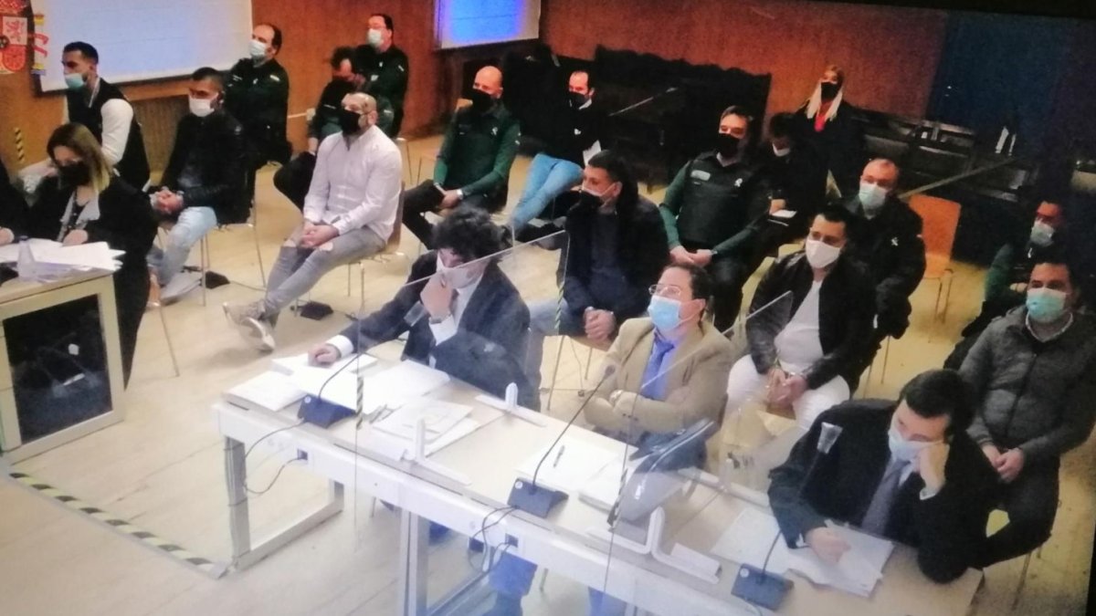 Los acusados del crimen de la Circular, en un momento del juicio por el asesinato de María Aguña. E. M.