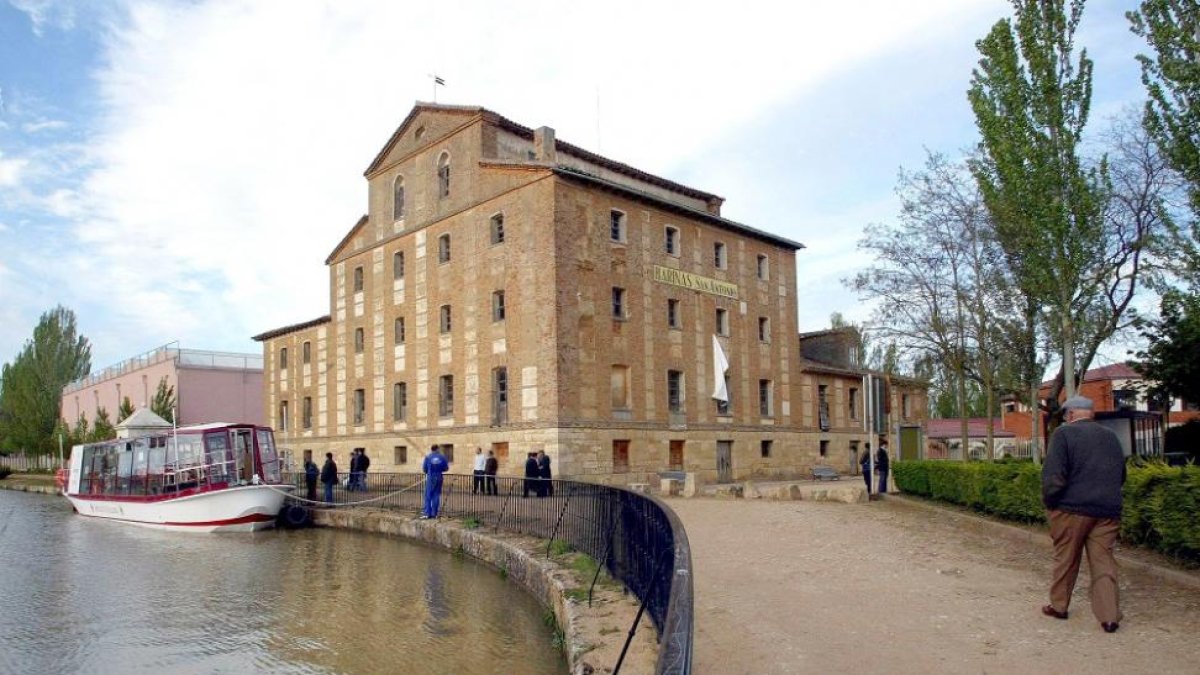 Dársena del Canal de Castilla en Medina de Rioseco-ICAL