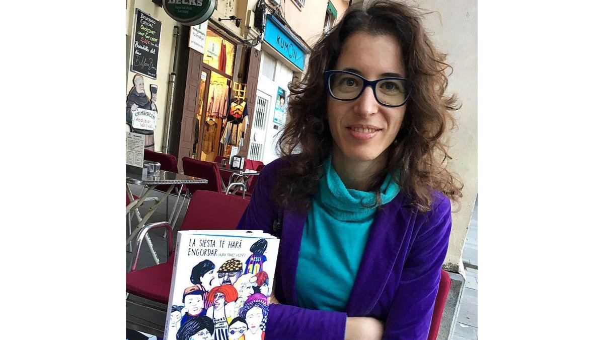 Laura Fraile, con su nuevo libro.-E. M.