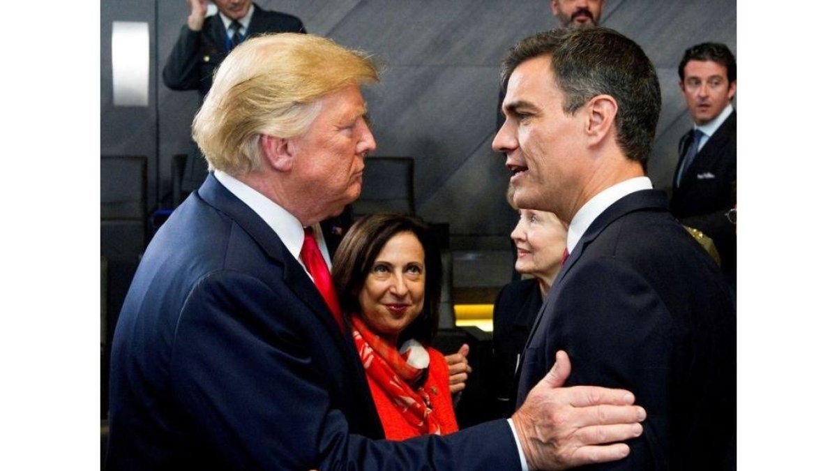 El jefe del Gobierno espanol Pedro Sanchez y el presidente de Estados Unidos Donald Trump.-HORST WAGNER (EFE)