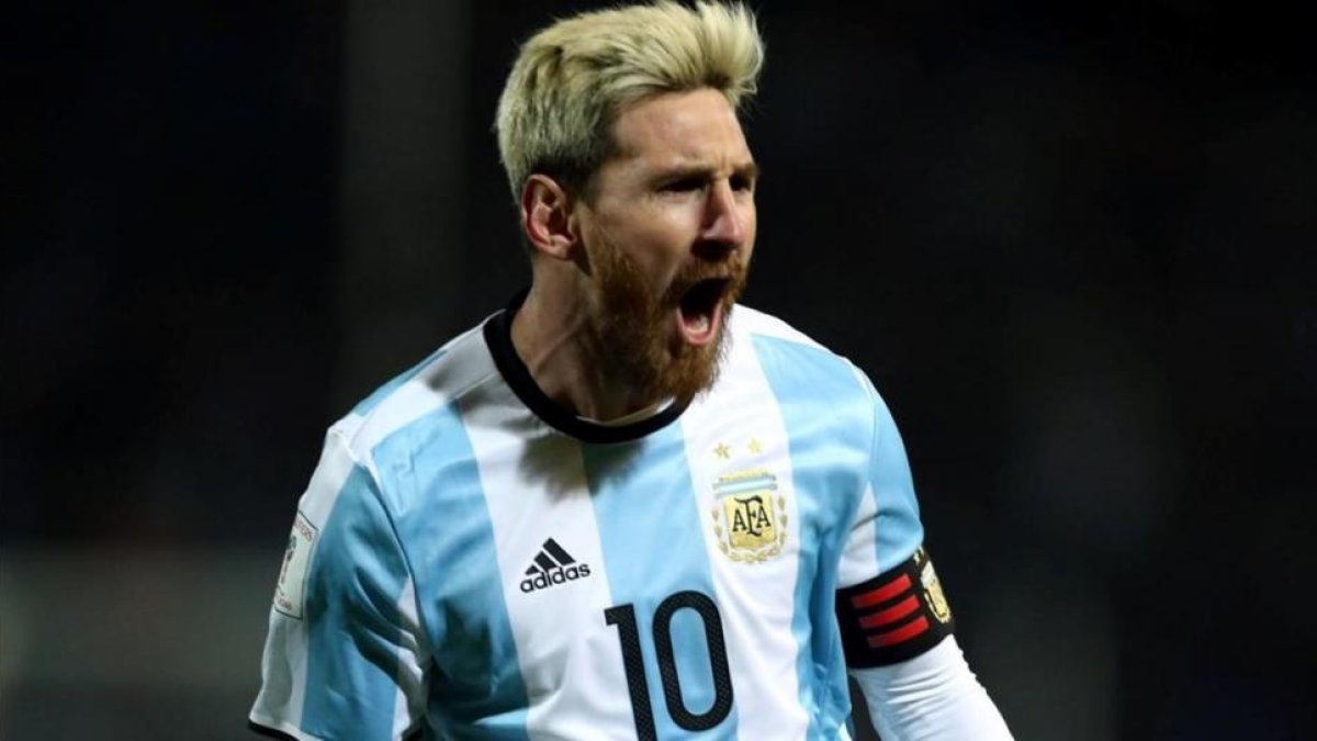 Messi festeja su gol a Uruguay tras su retorno con la selección argentina.-REUTERS / MARCOS BRINDICCI