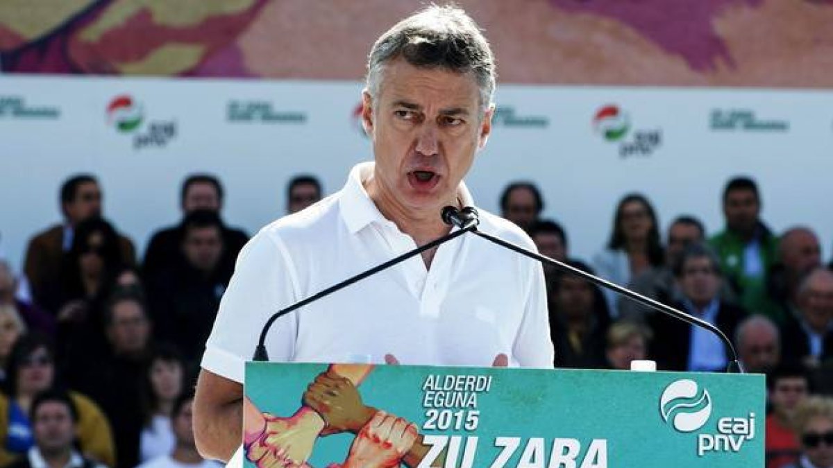 El lehendakari Iñigo Urkullu, durante su intervención en el Alderdi Eguna (Día del Partido) celebrado en la localidad Foronda, coincidiendo con las elecciones catalanas del 27-S.-ADRIAN RUIZ DE HIERRO / EFE