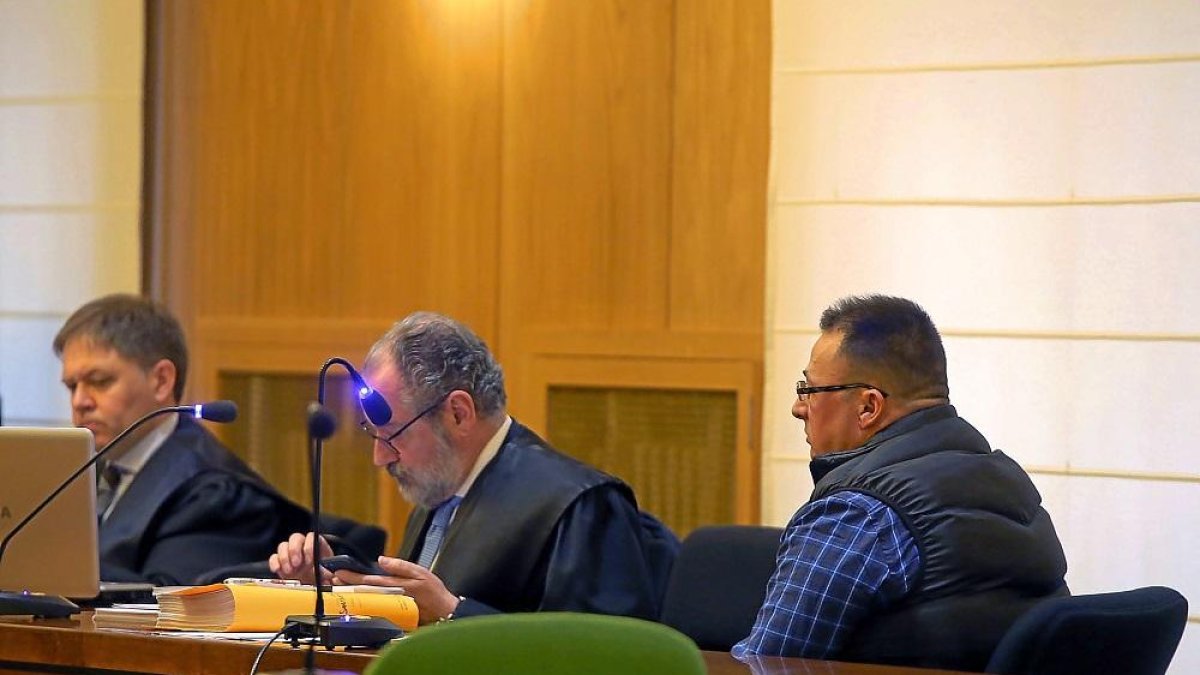 Tomás A. S. S. comparece en el juicio como presunto autor de la muerte a navajazos del ‘Sebita’ en abril de 2017.-ICAL