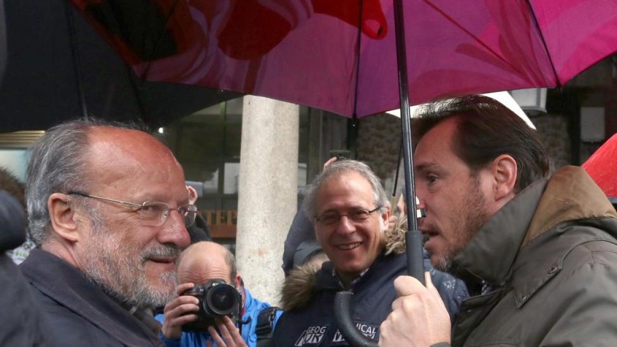 Javier León de la Riva y Óscar Puente, en una imagen de archivo-ICAL
