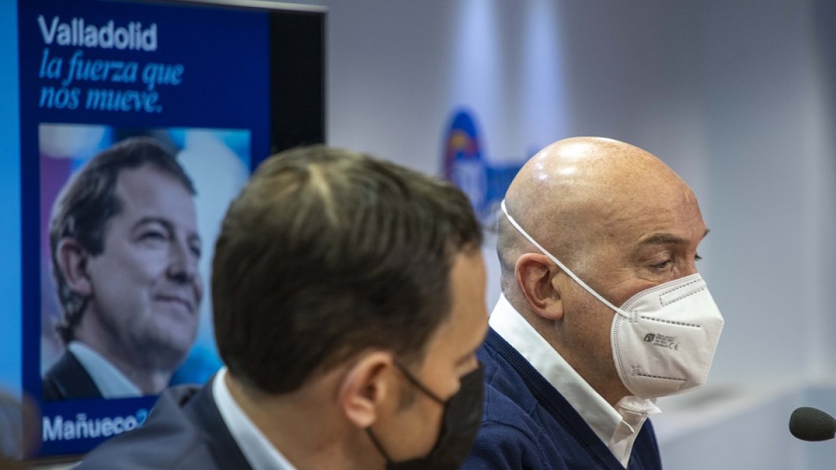 El número uno del PP por Valladolid, Jesús Julio Carnero, la coordinadora de la campaña, Mercedes Cantalapiedra, y el presidente provincial del PP, Conrado Íscar, presentan las líneas maestras de la campaña electoral del PP de Valladolid