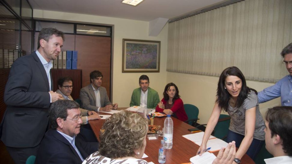 Reunión entre los miembros del PP y C's-ICAL