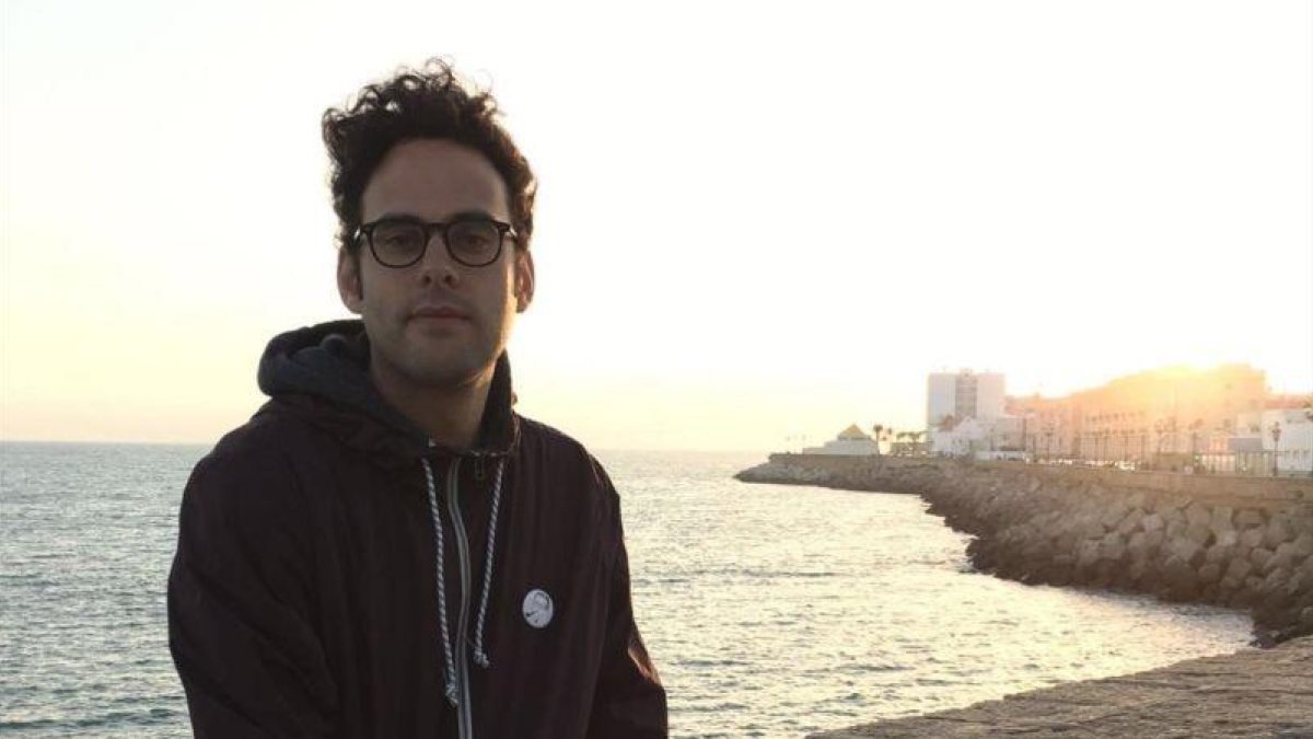 Ramón González, autor de la novela Paz, amor y Death Metal.-EL PERIÓDICO