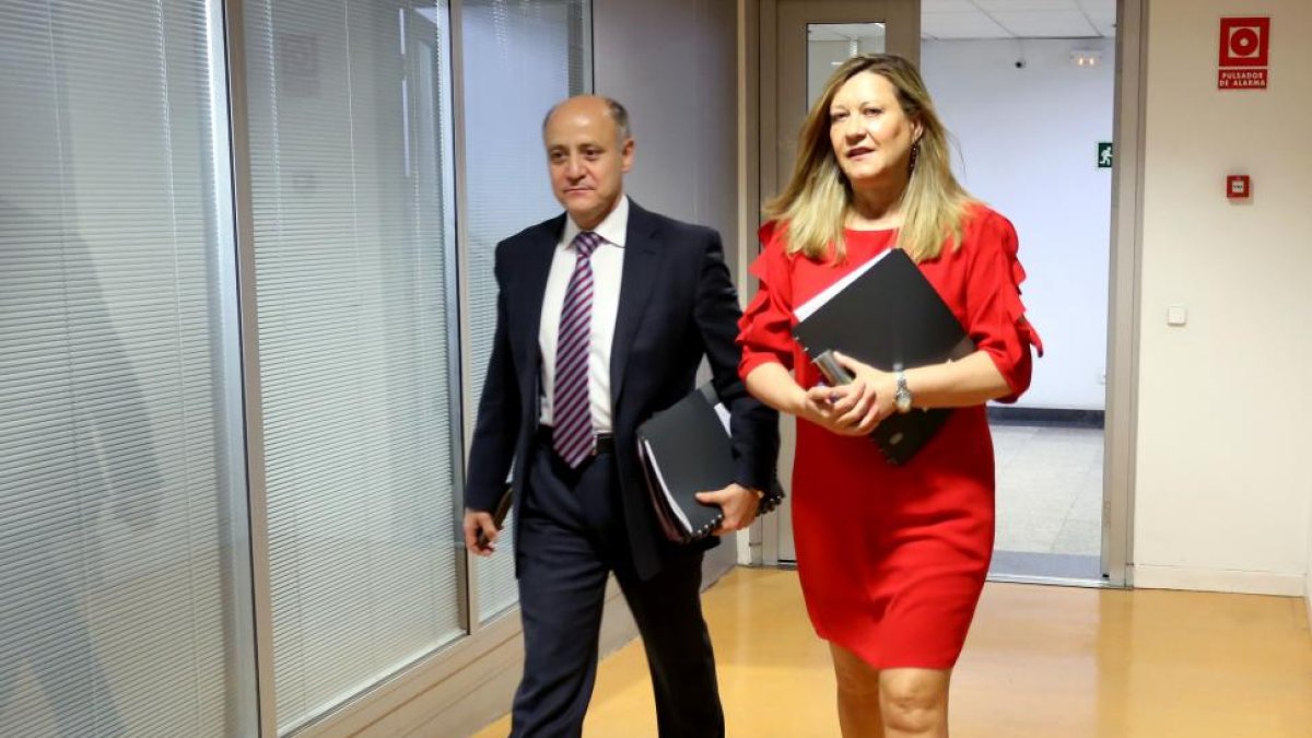a consejera de Economía y Hacienda, Pilar del Olmo, presenta la Contabilidad Regional de Castilla y León, correspondiente al primer trimestre de 2017. Junto a ella, el director general de Presupuestos y Estadística, José Armando Baeta-ICAL
