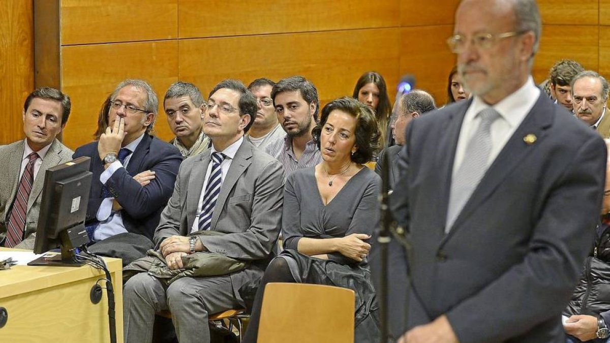 El alcalde durante su declaración, con Bermejo, Enríquez y Cantalapiedra en primera fila-POOL NACHO GALLEGO