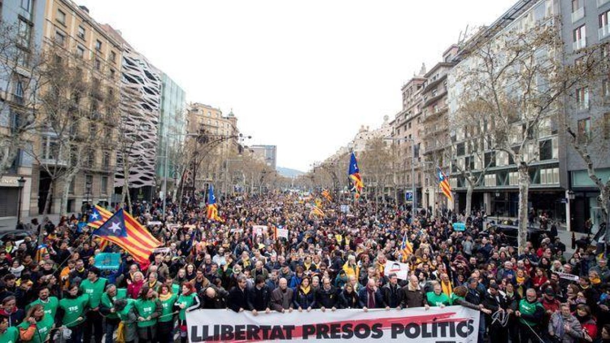 Manifestación en solidaridad con Puigdemont-324.CAT