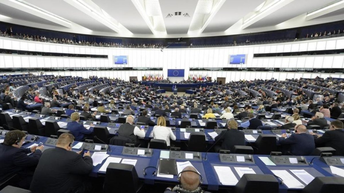 El Parlamento Europeo en el pleno de este miércoles-EFE / MATHIEU CUGNOT