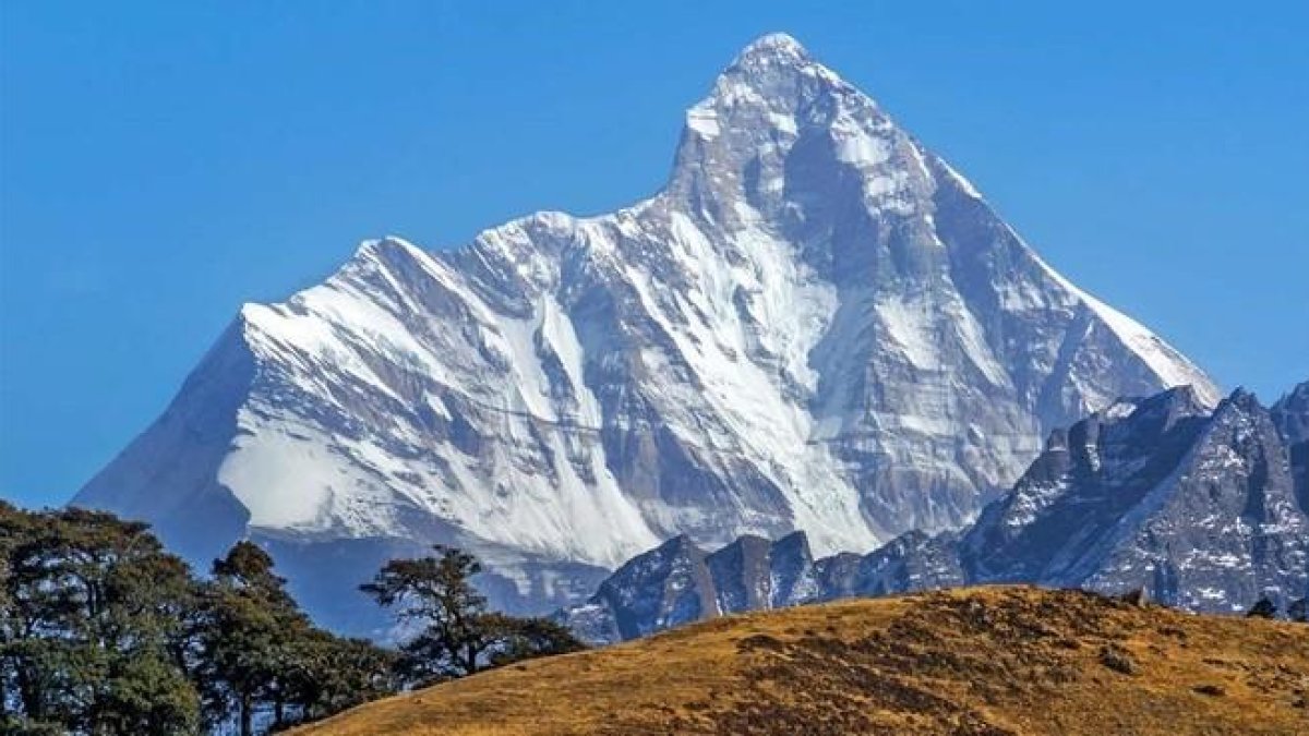 Vista del pico Nanda Nevi, en el Himalaya.-